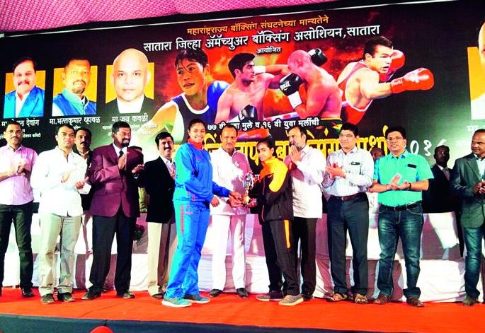 Akola Krida Prabodhini is the champion with 8 gold medals | अकोला क्रीडा प्रबोधिनीला ८ सुवर्ण पदकांसह अजिंक्यपद Akola Krida Prabodhini is the champion with 8 gold medals | अकोला क्रीडा प्रबोधिनीला ८ सुवर्ण पदकांसह अजिंक्यपद