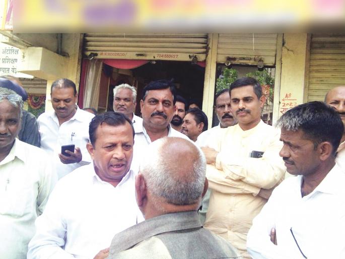 umri road will be widened; mayor, Commissioner viset the site | मोठी उमरी रस्त्याचे होणार रूंदीकरण; महापौर, आयुक्तांनी केली पाहणी umri road will be widened; mayor, Commissioner viset the site | मोठी उमरी रस्त्याचे होणार रूंदीकरण; महापौर, आयुक्तांनी केली पाहणी