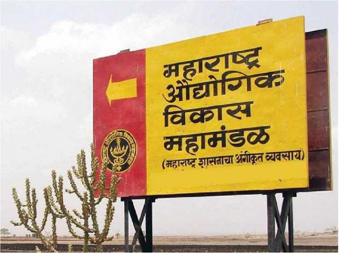 The wheels of industry are still spinning | उद्योगांची चाके अद्यापही रुतलेली