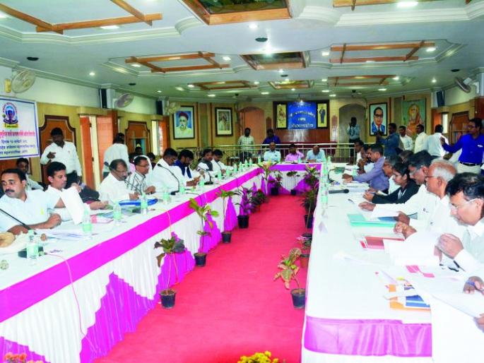 Acoumhed in charge of Dalit resident of Akola Municipal Corporation | दलित वस्तीच्या निधीवरून अकोला मनपाच्या प्रभारी लेखाधिकार्‍यांची कानउघाडणी