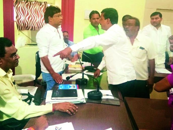 GPRS, an offense in digital school gathering | जीपीआरएस, डिजिटल स्कू लवरून सभेत हंगामा GPRS, an offense in digital school gathering | जीपीआरएस, डिजिटल स्कू लवरून सभेत हंगामा