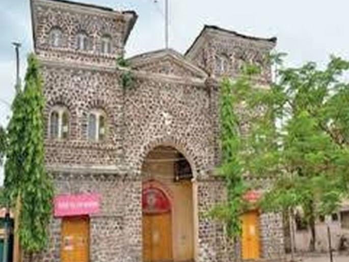 Akola Municipal Corporation not take corona Positive Patients siriously | अकोला महापालिकेची काेराेना पाॅझिटिव्ह रुग्णांकडे पाठ Akola Municipal Corporation not take corona Positive Patients siriously | अकोला महापालिकेची काेराेना पाॅझिटिव्ह रुग्णांकडे पाठ