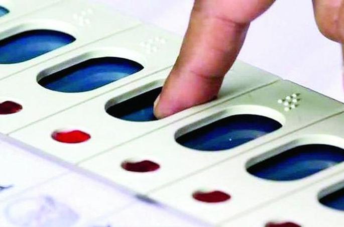 Akola Municipal Corporation by-election soon; Instructions of Election Commission | अकाेला महापालिकेची लवकरच पाेटनिवडणूक ; निवडणूक आयाेगाचे निर्देश Akola Municipal Corporation by-election soon; Instructions of Election Commission | अकाेला महापालिकेची लवकरच पाेटनिवडणूक ; निवडणूक आयाेगाचे निर्देश