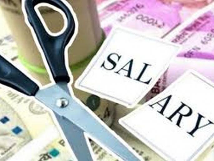 One day salary deduction for 38 employees of Akola Municipal Corporation | अकोला मनपाच्या ३८ कर्मचा-यांचे एक दिवसाचे वेतन कपात