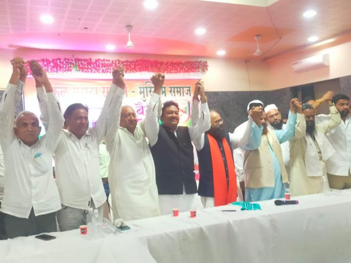 support of the muslim community for the bandh of sakal maratha | सकल मराठ्यांच्या बंदला मुस्लिम समाजाचा पाठिंबा support of the muslim community for the bandh of sakal maratha | सकल मराठ्यांच्या बंदला मुस्लिम समाजाचा पाठिंबा