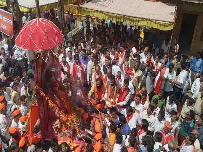 Public celebrations of Ganeshotsav in Akola, peace talks; | अकोल्यात सार्वजनिक गणेशोत्सव मिरवणूक शांततेत;उत्साहपूर्ण वातावरणात बाप्पाला निरोप