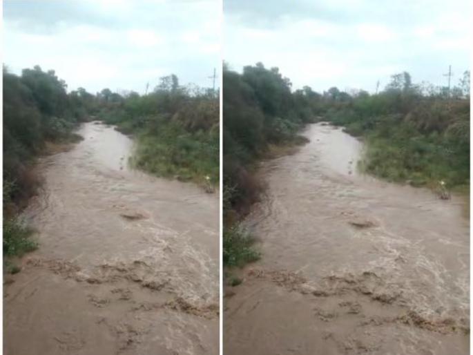 after stormy rain hail now cloudburst barshi takali taluka was flooded with rain | वादळी पाऊस ,गारपीट नंतर आता ढगफुटी! बार्शीटाकळी तालुक्याला पावसाने झाेडपले after stormy rain hail now cloudburst barshi takali taluka was flooded with rain | वादळी पाऊस ,गारपीट नंतर आता ढगफुटी! बार्शीटाकळी तालुक्याला पावसाने झाेडपले