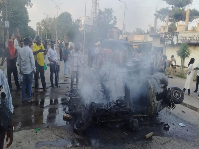 Argument over auto collision followed by stormy stone pelting What really happened in Akola | ऑटोचा धक्का लागल्यावरून वाद अन् नंतर तुफान दगडफेक; अकोल्यात नेमकं काय घडलं? Argument over auto collision followed by stormy stone pelting What really happened in Akola | ऑटोचा धक्का लागल्यावरून वाद अन् नंतर तुफान दगडफेक; अकोल्यात नेमकं काय घडलं?