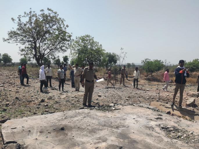 Big explosion in hit factory, one died on the spot | फटका कारखान्यात मोठा स्फोट, एकाचा घटनास्थळी मृत्यू