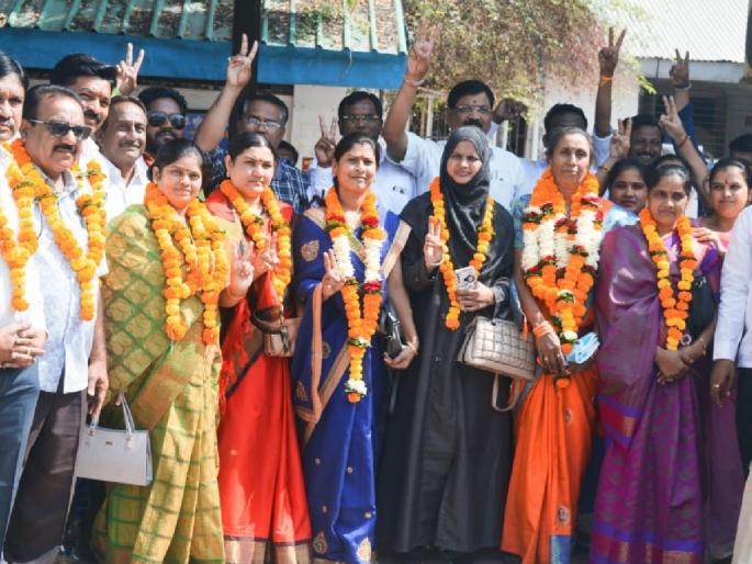 Election results of Zilla Parishad chairman posts announced fireworks of the "disadvantaged | जिल्हा परिषद सभापतीपदांच्या निवडणुकीचा निकाल जाहीर; ‘वंचित’चेच फटाके ! Election results of Zilla Parishad chairman posts announced fireworks of the "disadvantaged | जिल्हा परिषद सभापतीपदांच्या निवडणुकीचा निकाल जाहीर; ‘वंचित’चेच फटाके !