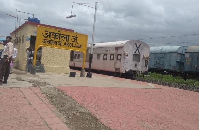 GRP alert search of girls leaving home for fear of examination | परीक्षेच्या भीतीने घर सोडलेल्या मुलींचा जीआरपीच्या सतर्कतेने शोध