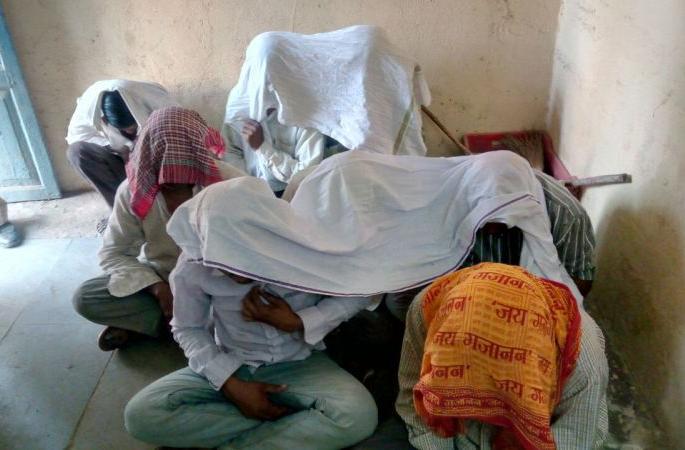 Unauthorized illegal trade increased: Special raid gambling raid | अकोटात अवैध धंदे वाढले : वशेष पथकाची जुगारावर छापेमारी Unauthorized illegal trade increased: Special raid gambling raid | अकोटात अवैध धंदे वाढले : वशेष पथकाची जुगारावर छापेमारी