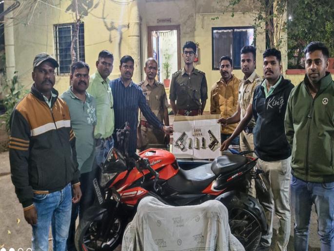 The youth, in contact with gangster Bishnoi, seized two pistols with live cartridges | गॅंगस्टर बिश्नोईच्या संपर्कात युवक, जीवंत काडतुसांसह दोन पिस्तूल हस्तगत The youth, in contact with gangster Bishnoi, seized two pistols with live cartridges | गॅंगस्टर बिश्नोईच्या संपर्कात युवक, जीवंत काडतुसांसह दोन पिस्तूल हस्तगत