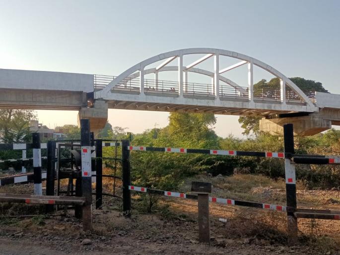 Vehicles running on ROB; When will the train reach Akot? | आरओबीवरून धावताहेत वाहने; अकोटपर्यंत रेल्वे कधी जाणार? Vehicles running on ROB; When will the train reach Akot? | आरओबीवरून धावताहेत वाहने; अकोटपर्यंत रेल्वे कधी जाणार?