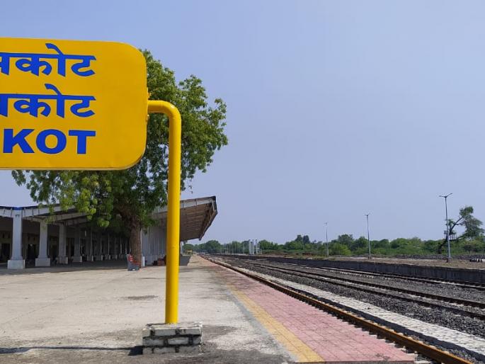 Purna-Akola-Purna Demu from Monday, No extension to Akot | डेमू अकोल्यापर्यंतच, अकोटच्या पदरी प्रतीक्षाच Purna-Akola-Purna Demu from Monday, No extension to Akot | डेमू अकोल्यापर्यंतच, अकोटच्या पदरी प्रतीक्षाच