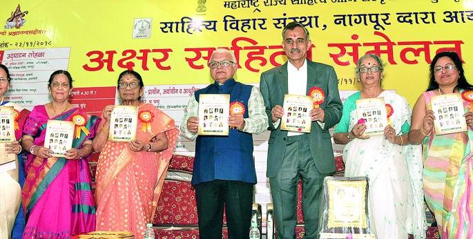 The need for creation of social consensus literature | सामाजिक मतैक्य घडविणाऱ्या साहित्य निर्मितीची गरज The need for creation of social consensus literature | सामाजिक मतैक्य घडविणाऱ्या साहित्य निर्मितीची गरज