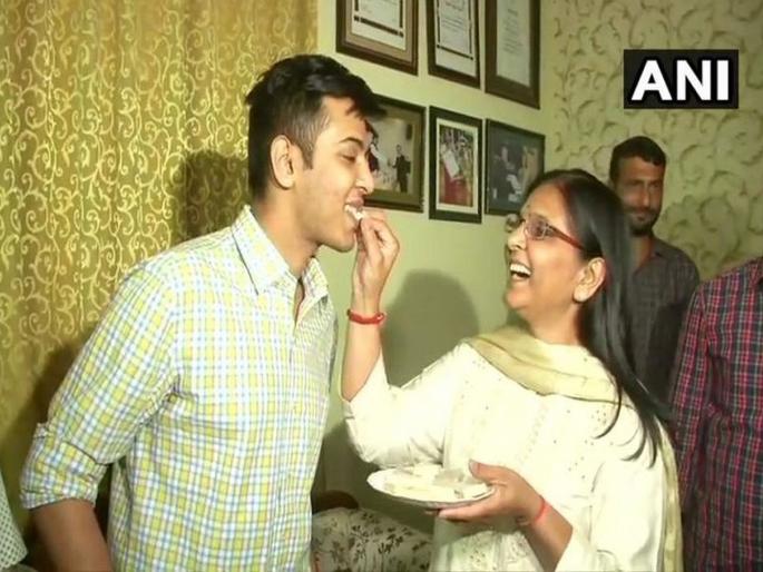 upsc civil services result 2018 2nd topper akshat jain exclusive interview with lokmat hindi success | UPSC मध्ये अक्षत जैन यानं पटकावला दुसरा क्रमांक, सांगितलं यशाचं रहस्य  upsc civil services result 2018 2nd topper akshat jain exclusive interview with lokmat hindi success | UPSC मध्ये अक्षत जैन यानं पटकावला दुसरा क्रमांक, सांगितलं यशाचं रहस्य