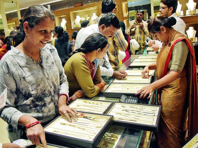 Akshayatrutiya enthusiasm in the market at Nagpur: Jewelry sales record | अक्षयतृतीयेला नागपूरच्या बाजारात उत्साह : दागिन्यांची विक्रमी विक्री Akshayatrutiya enthusiasm in the market at Nagpur: Jewelry sales record | अक्षयतृतीयेला नागपूरच्या बाजारात उत्साह : दागिन्यांची विक्रमी विक्री