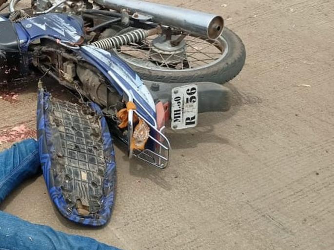 On Akot-Akola road, a truck crushed a two-wheeler | अकोट- अकोला मार्गावर भरधाव ट्रकने दुचाकीस्वारास चिरडले On Akot-Akola road, a truck crushed a two-wheeler | अकोट- अकोला मार्गावर भरधाव ट्रकने दुचाकीस्वारास चिरडले