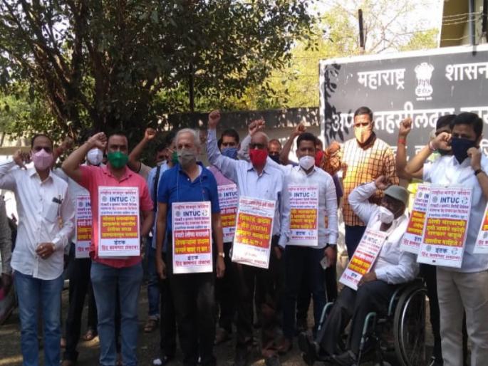 Anti-farmer and anti-labor laws reverse the country's development cycle: Akurdi agitation | शेतकरी व कामगार विरोधी कायदा देशाच्या विकासाचे चक्र उलटे फिरवणारा : आकुर्डीत आंदोलन Anti-farmer and anti-labor laws reverse the country's development cycle: Akurdi agitation | शेतकरी व कामगार विरोधी कायदा देशाच्या विकासाचे चक्र उलटे फिरवणारा : आकुर्डीत आंदोलन