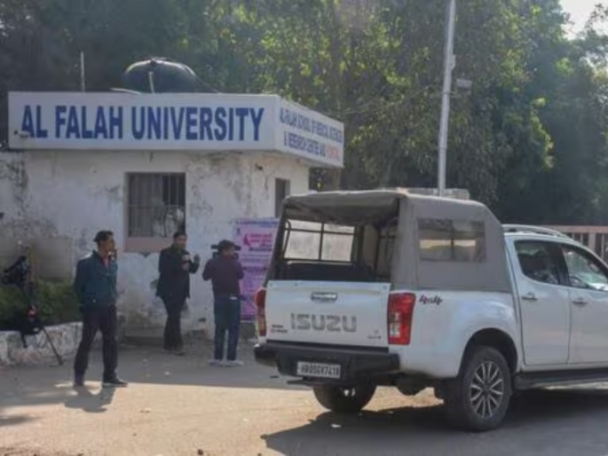 Delhi Car Bomber Dr. Umar Visited Home Weeks Before Attack, Made 70 Videos to Brainwash 11 Youth | Delhi Blast: बॉम्बस्फोटाआधी तरुणांना भडकावण्यासाठी डॉ. उमरने ७० व्हिडिओ चित्रीत केल्याचे उघड Delhi Car Bomber Dr. Umar Visited Home Weeks Before Attack, Made 70 Videos to Brainwash 11 Youth | Delhi Blast: बॉम्बस्फोटाआधी तरुणांना भडकावण्यासाठी डॉ. उमरने ७० व्हिडिओ चित्रीत केल्याचे उघड