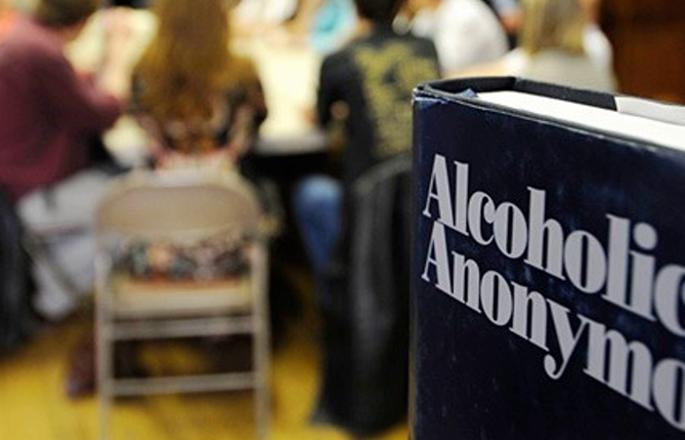 Alcoholic drinks are solved by one-time alcoholism! | एकेकाळचे मद्यपीच सोडवितात स्वानुभावातून मद्यपींची दारू! Alcoholic drinks are solved by one-time alcoholism! | एकेकाळचे मद्यपीच सोडवितात स्वानुभावातून मद्यपींची दारू!