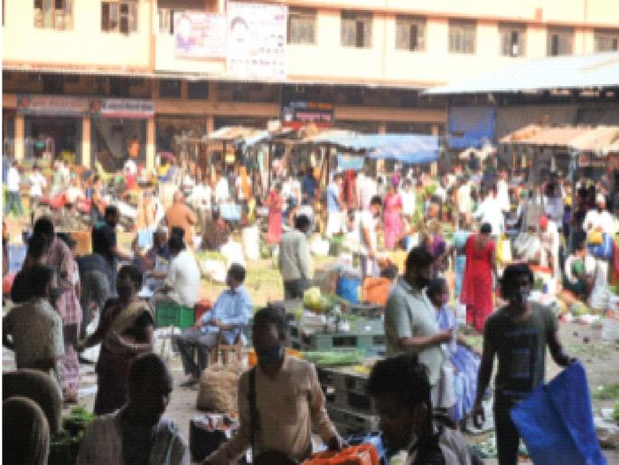 Coronavirus Navi Mumbai updates: Coronavirus explodes in Panvel including Navi Mumbai due to congestion; Rules in the Market Committee | Coronavirus Navi Mumbai updates: गर्दीमुळे नवी मुंबईसह पनवेलमध्ये कोरोनाचा स्फोट; बाजार समितीमध्ये नियम धाब्यावर Coronavirus Navi Mumbai updates: Coronavirus explodes in Panvel including Navi Mumbai due to congestion; Rules in the Market Committee | Coronavirus Navi Mumbai updates: गर्दीमुळे नवी मुंबईसह पनवेलमध्ये कोरोनाचा स्फोट; बाजार समितीमध्ये नियम धाब्यावर