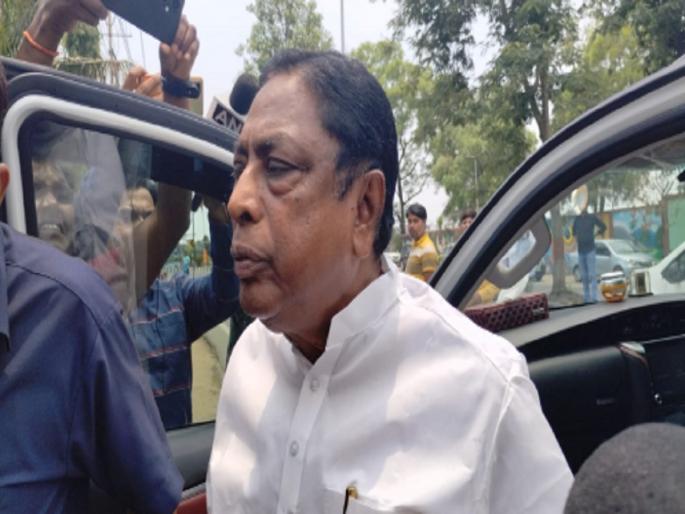 Jharkhand Minister Alamgir Alam arrested by ED, crores of cash was found in the house of secretary's servant! | झारखंडचे मंत्री आलमगीर आलम यांना ईडीकडून अटक, सचिवाच्या नोकराच्या घरी सापडली होती कोट्यावधींची रोकड! Jharkhand Minister Alamgir Alam arrested by ED, crores of cash was found in the house of secretary's servant! | झारखंडचे मंत्री आलमगीर आलम यांना ईडीकडून अटक, सचिवाच्या नोकराच्या घरी सापडली होती कोट्यावधींची रोकड!