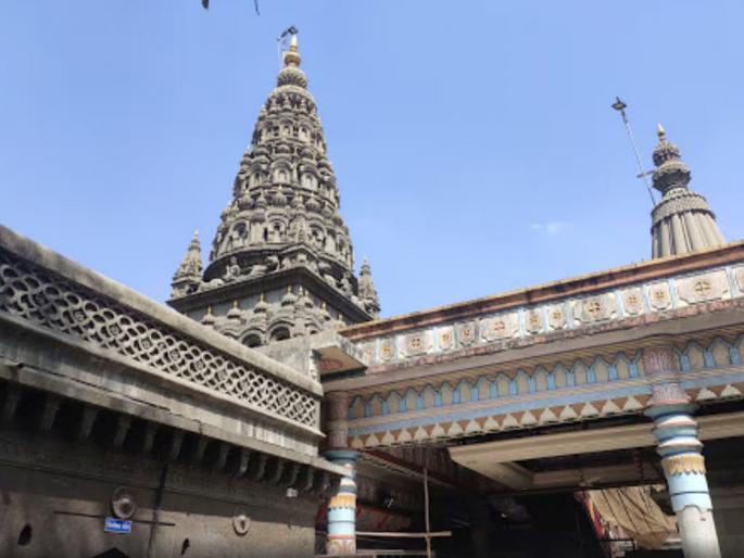 priest taking money, Temple takes action against misbehavior of employee in Alandi fraud | Video: पुजारी समाधीवर ठेवलेले पैसे गुपचूप खिशात घालायचा; आळंदी देवस्थानाने केली दोघांवर कारवाई priest taking money, Temple takes action against misbehavior of employee in Alandi fraud | Video: पुजारी समाधीवर ठेवलेले पैसे गुपचूप खिशात घालायचा; आळंदी देवस्थानाने केली दोघांवर कारवाई