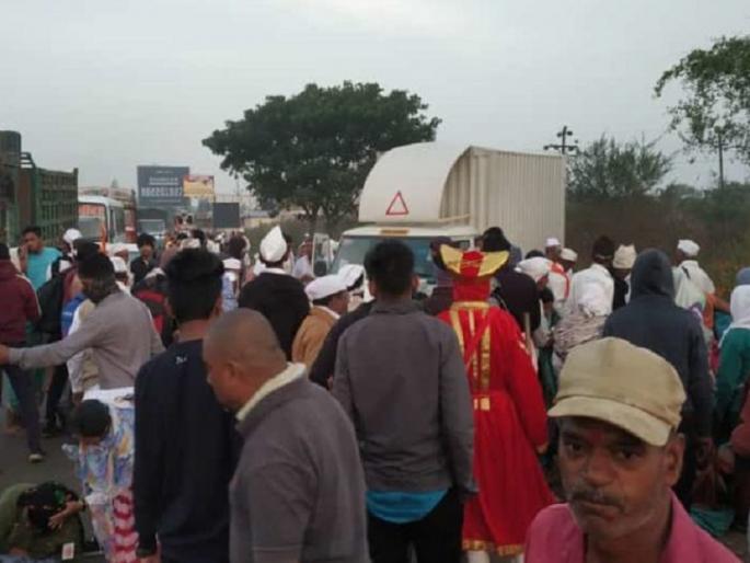 accident pickup dindi mumbai pune highway 4 women killed more than 20 injured | मुंबई-पुणे महामार्गावर पिकअप दिंडीत घुसल्याने भीषण अपघात; 4 महिलांचा मृत्यू, 20 पेक्षा जास्त जखमी