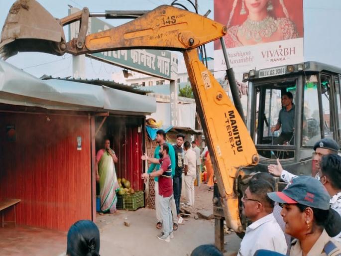 Kartiki Yatra Hammer on illegal encroachments on Dehu Phata in Alandi pune latest news | कार्तिकी यात्रा : आळंदीत देहू फाट्यावरील बेकायदेशीर अतिक्रमणांवर हातोडा Kartiki Yatra Hammer on illegal encroachments on Dehu Phata in Alandi pune latest news | कार्तिकी यात्रा : आळंदीत देहू फाट्यावरील बेकायदेशीर अतिक्रमणांवर हातोडा