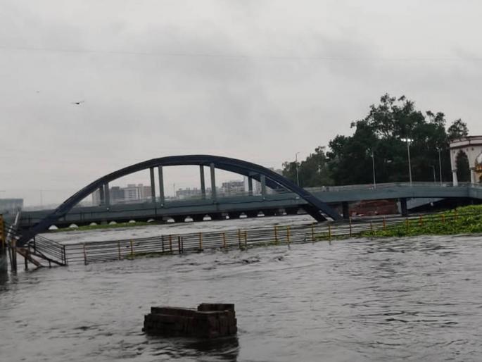 Indrayani floods; Bhakti Sopan Bridge and Pundalik Temple under water | इंद्रायणीला महापूर; भक्ती सोपान पुल व पुंडलिक मंदिर पाण्याखाली Indrayani floods; Bhakti Sopan Bridge and Pundalik Temple under water | इंद्रायणीला महापूर; भक्ती सोपान पुल व पुंडलिक मंदिर पाण्याखाली