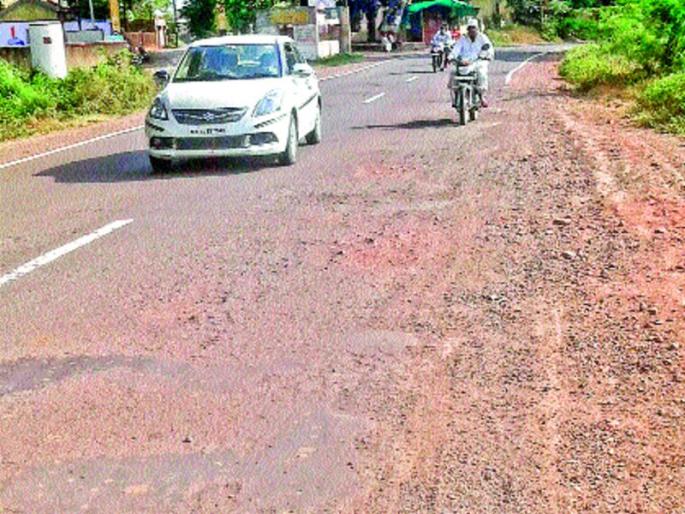 pothole on Alandi-Pandharpur Palkhi Highway | आळंदी-पंढरपूर पालखी महामार्गावर खड्डे, दौंडज, वाल्हे परिसरात जीवघेणा प्रवास pothole on Alandi-Pandharpur Palkhi Highway | आळंदी-पंढरपूर पालखी महामार्गावर खड्डे, दौंडज, वाल्हे परिसरात जीवघेणा प्रवास