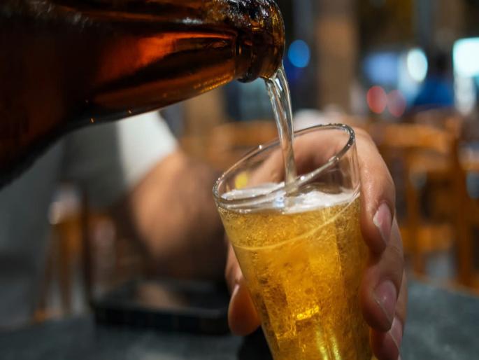 pune news employees drinking parties in the X-ray department of Bhosari Municipal Corporation Hospital | महापालिकेच्या भोसरी रुग्णालयातील एक्स-रे विभागात कर्मचाऱ्यांच्या दारूच्या पार्ट्या