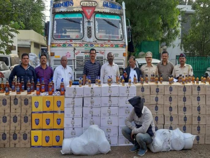 2 crore illegal liquor seized by a bundle of cotton yarn | सुताचे बंडल भासवून वाहून नेणारा १ कोटीचा अवैध मद्यसाठा हस्तगत 2 crore illegal liquor seized by a bundle of cotton yarn | सुताचे बंडल भासवून वाहून नेणारा १ कोटीचा अवैध मद्यसाठा हस्तगत