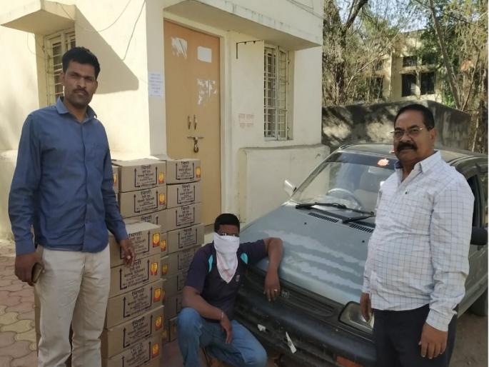 alcohol sized from car by excise department | कारमधून मद्यतस्करी करणाऱ्यास उत्पादन शुल्क विभागाकडून अटक alcohol sized from car by excise department | कारमधून मद्यतस्करी करणाऱ्यास उत्पादन शुल्क विभागाकडून अटक