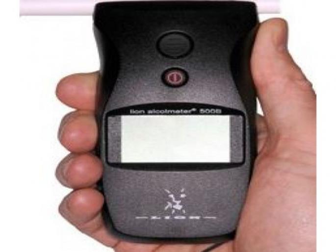 30 new Alkometer to the police in Goa - Manohar Parrikar | गोव्यात पोलिसांना 30 नवे अल्कोमीटर देणार- मनोहर पर्रीकर 30 new Alkometer to the police in Goa - Manohar Parrikar | गोव्यात पोलिसांना 30 नवे अल्कोमीटर देणार- मनोहर पर्रीकर