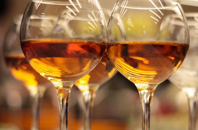 In Vidarbha, the orange ‘winery’ industry flourished; The neglect of the government is the lesson of the industrialists | विदर्भात संत्रा ‘वायनरी’ उद्याेगाला वाव; शासनाचे दुर्लक्ष तर उद्याेजकांची पाठ In Vidarbha, the orange ‘winery’ industry flourished; The neglect of the government is the lesson of the industrialists | विदर्भात संत्रा ‘वायनरी’ उद्याेगाला वाव; शासनाचे दुर्लक्ष तर उद्याेजकांची पाठ