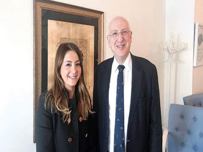 India Sends Back British MP From Airport Over "Inappropriate Visa" | खालिदा झियांचे वकील आणि ब्रिटिश खासदार कॅरलिल यांना भारताने पाठवले परत India Sends Back British MP From Airport Over "Inappropriate Visa" | खालिदा झियांचे वकील आणि ब्रिटिश खासदार कॅरलिल यांना भारताने पाठवले परत