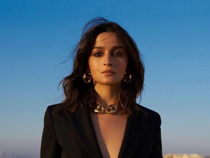 alia bhatt is planning to do one more film under her production similar to wake up sid | 'लव्ह अँड वॉर', 'अल्फा'च नाही तर आलिया भट आणखी एका सिनेमाच्या तयारित, वाचा सविस्तर