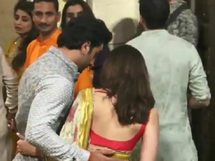 alia bhatt and ranbir kapoor vacation in kenya | व्हायरल होत आहेत या क्यूट कपलचे फोटो, येथे घेत आहेत सुट्टीचा आनंद alia bhatt and ranbir kapoor vacation in kenya | व्हायरल होत आहेत या क्यूट कपलचे फोटो, येथे घेत आहेत सुट्टीचा आनंद