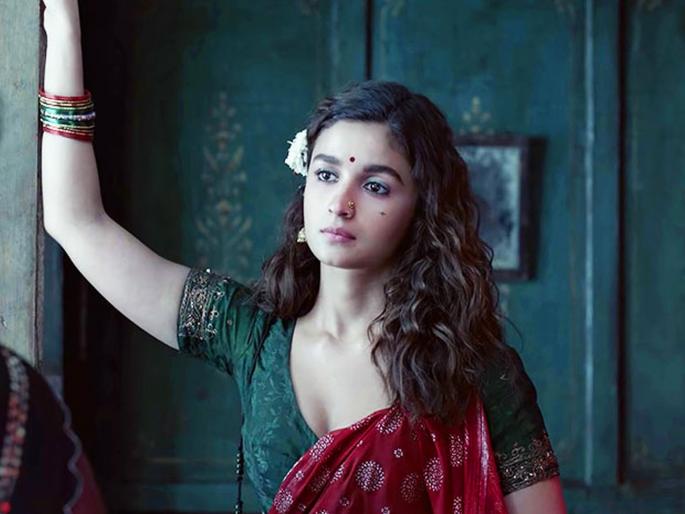 Actress Alia Bhatt, upset over two men secretly taking pictures, demand to take action by mumbai police | पापाराझींनी लपून काढले फोटो, आलियाचे टीकेचे ‘ब्रह्मास्त्र’; पोलिसांकडे तक्रार Actress Alia Bhatt, upset over two men secretly taking pictures, demand to take action by mumbai police | पापाराझींनी लपून काढले फोटो, आलियाचे टीकेचे ‘ब्रह्मास्त्र’; पोलिसांकडे तक्रार