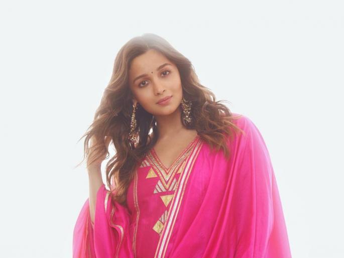 Alia Bhatt's baby shower will be hosted by mother-in-law and mother | थाटामाटात पार पडणार आलिया भटचं डोहाळं जेवण, सासूबाई आणि आई मिळून करतायेत अशी तयारी Alia Bhatt's baby shower will be hosted by mother-in-law and mother | थाटामाटात पार पडणार आलिया भटचं डोहाळं जेवण, सासूबाई आणि आई मिळून करतायेत अशी तयारी