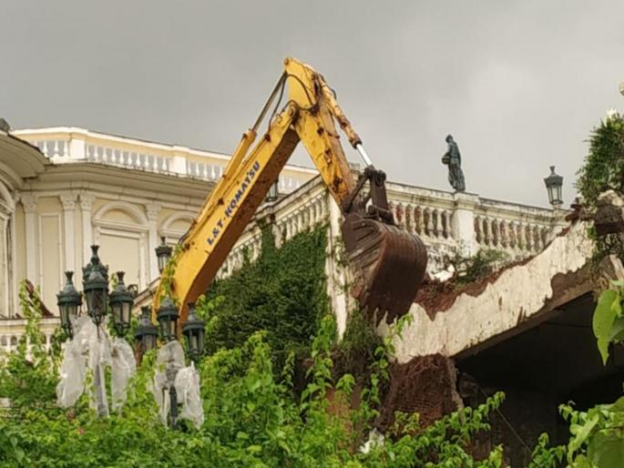 Bulldozer on Ashok Mittal's resort; Raigad District Administration taken action | अखेर अशोक मित्तल यांच्या रिसार्टवर बुलडोझर; रायगड जिल्हा प्रशासनाची कारवाई Bulldozer on Ashok Mittal's resort; Raigad District Administration taken action | अखेर अशोक मित्तल यांच्या रिसार्टवर बुलडोझर; रायगड जिल्हा प्रशासनाची कारवाई