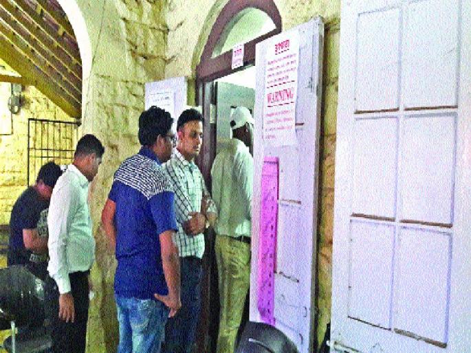 80 percent voting in the district | जिल्ह्यात ८० टक्के मतदान 80 percent voting in the district | जिल्ह्यात ८० टक्के मतदान