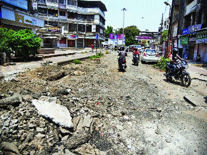 The challenge of completing development work; Contractors rush for deadlines before the rains | विकासकामे पूर्ण करण्याचे आव्हान; पावसाळ्यापूर्वी अंतिम मुदतीसाठी ठेकेदारांची धावपळ The challenge of completing development work; Contractors rush for deadlines before the rains | विकासकामे पूर्ण करण्याचे आव्हान; पावसाळ्यापूर्वी अंतिम मुदतीसाठी ठेकेदारांची धावपळ