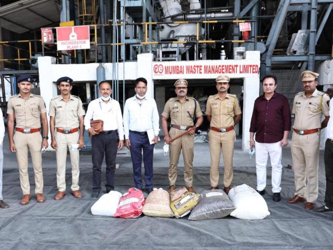 police destroy marijuana worth lakhs of rupees | पोलिसांनी केला लाखो रुपये किंमतीचा गांजा चरस नष्ट  police destroy marijuana worth lakhs of rupees | पोलिसांनी केला लाखो रुपये किंमतीचा गांजा चरस नष्ट