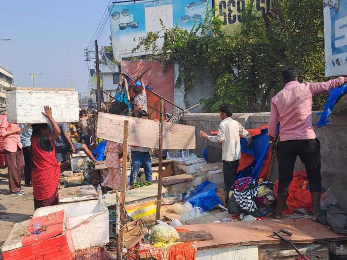 action taken against gajre businessman encroaching on premises in alibaug city municipal council action | अलिबाग शहरातील जागेवर अतिक्रमण करणाऱ्या गजरे व्यावसायिकावर कारवाई; नगरपरिषदेची कारवाई action taken against gajre businessman encroaching on premises in alibaug city municipal council action | अलिबाग शहरातील जागेवर अतिक्रमण करणाऱ्या गजरे व्यावसायिकावर कारवाई; नगरपरिषदेची कारवाई