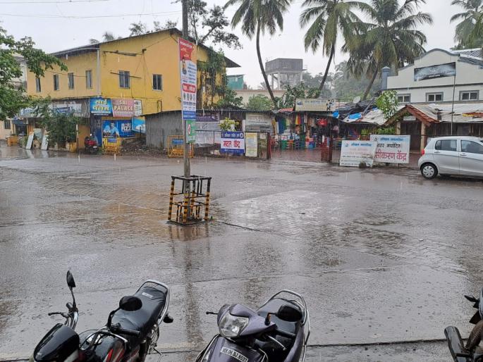 Heavy rain everywhere in Raigad district dew in air due to rain | रायगड जिल्ह्यात सर्वत्र जोरदार पाऊस, पावसामुळे हवेत गारवा Heavy rain everywhere in Raigad district dew in air due to rain | रायगड जिल्ह्यात सर्वत्र जोरदार पाऊस, पावसामुळे हवेत गारवा