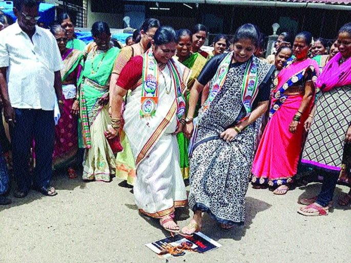 Women's Prohibition Movement Against Ram Kadam | राम कदम यांच्याविरोधात महिलांचे निषेध आंदोलन Women's Prohibition Movement Against Ram Kadam | राम कदम यांच्याविरोधात महिलांचे निषेध आंदोलन